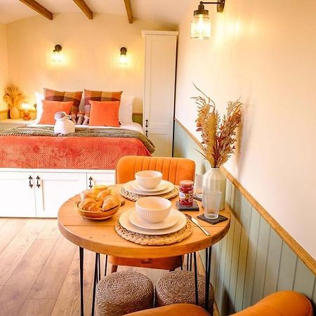 Lintmill Lodges - Heather Shepherds Hut Sorn Екстер'єр фото