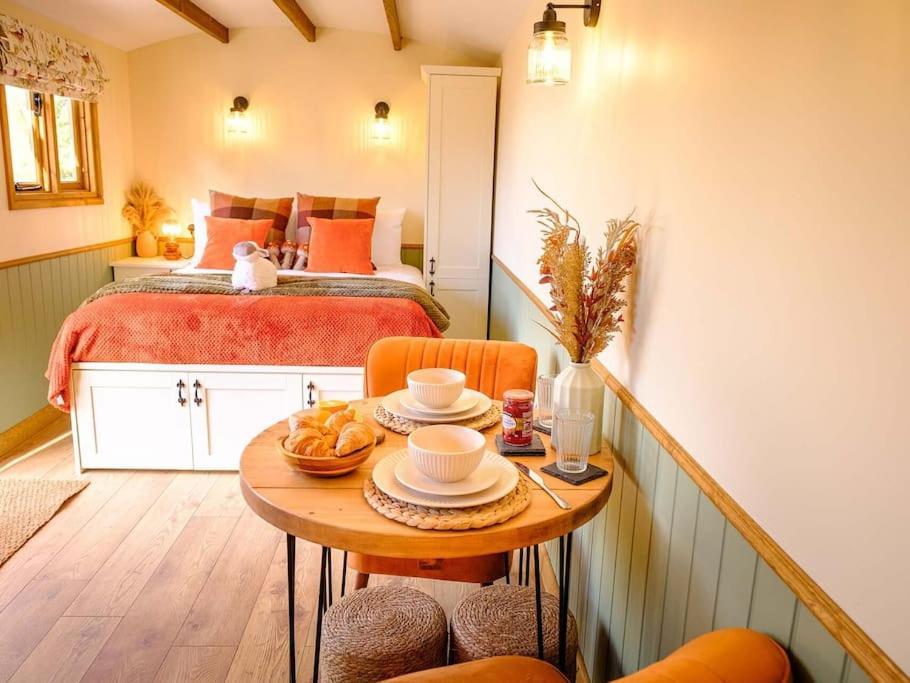 Lintmill Lodges - Heather Shepherds Hut Sorn Екстер'єр фото